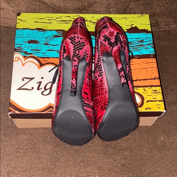 “Martyr” Peep toe Heel by Zigi Soho - Picture 3 of 3